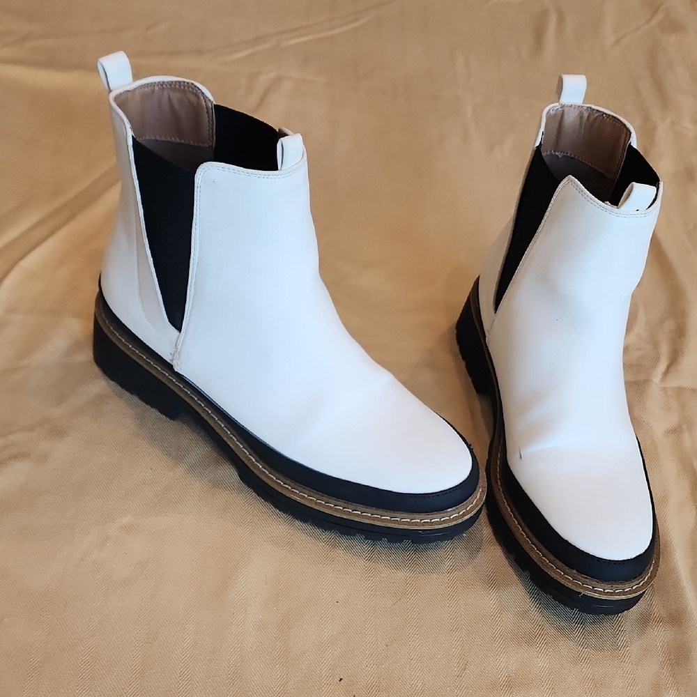 CCOCCI White and Black Chelsea Ankle Boots with Chunky Platform